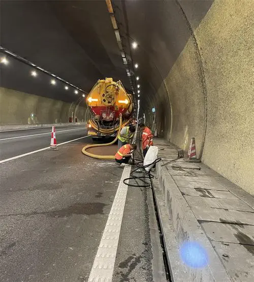 古冶隧道排水渠清淤